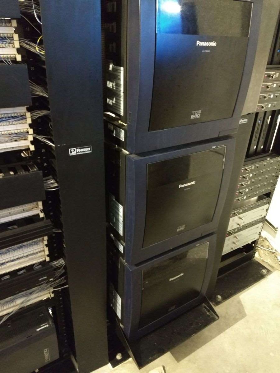 Racks en cuarto de telecomunicaciones