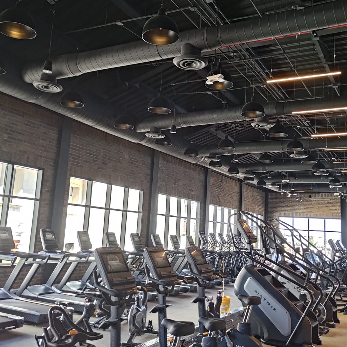 Gimnasio con CCTV y red instalados